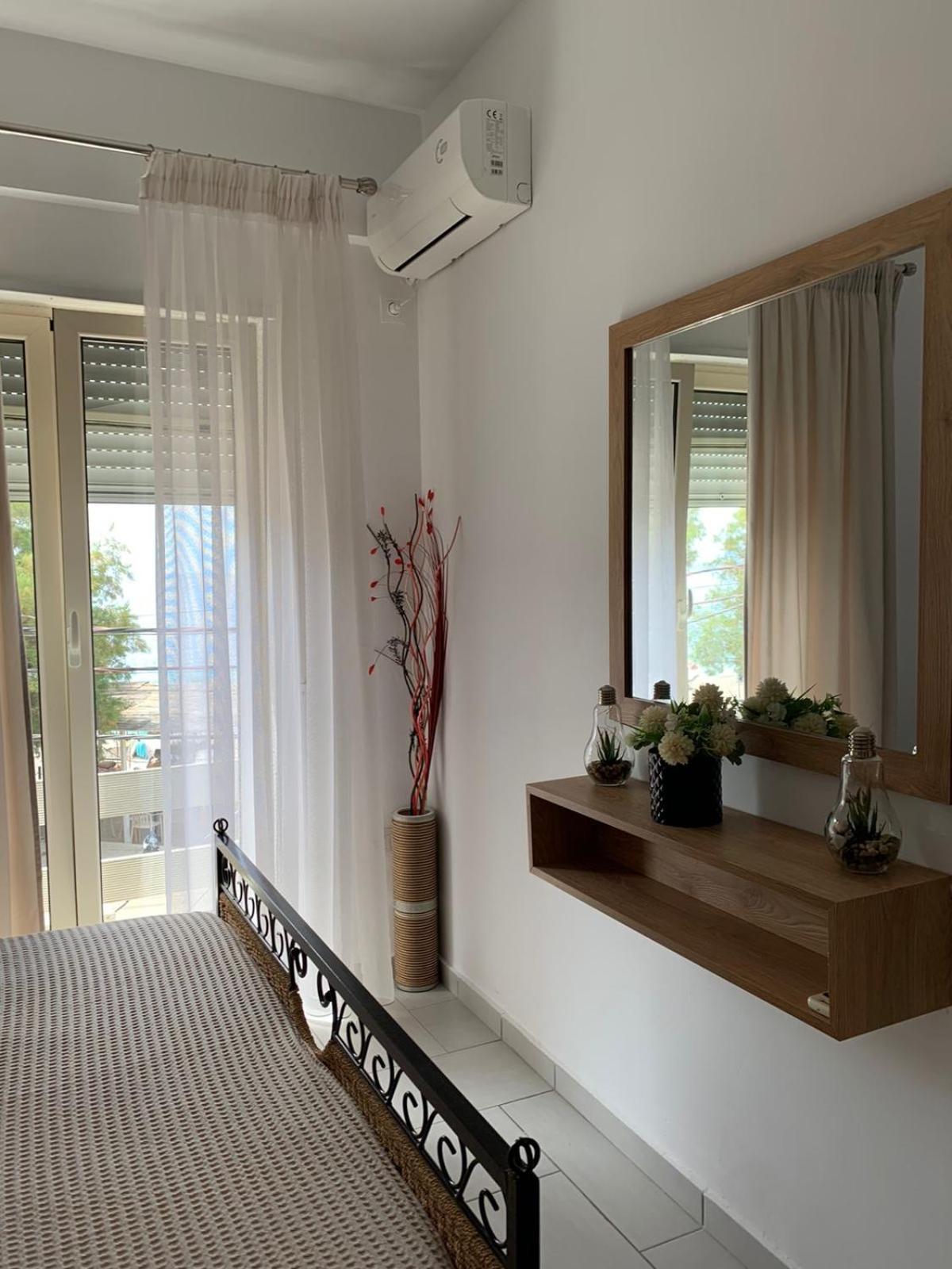 Sea Apartments Himare Exterior photo